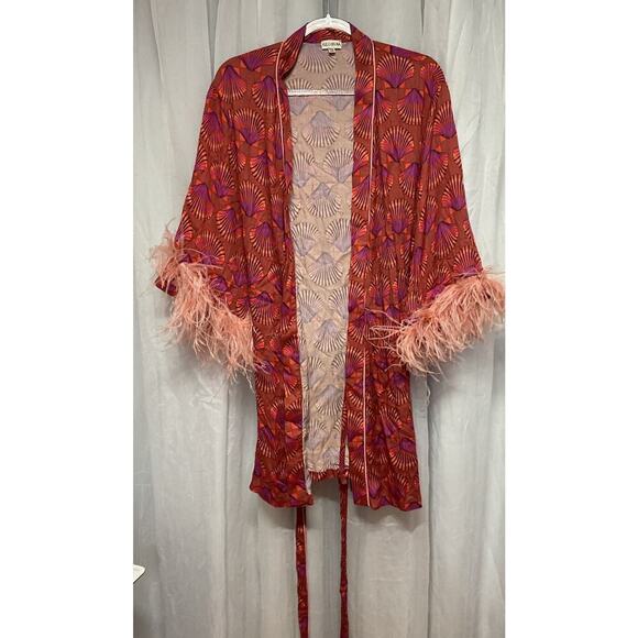 Elegant Pink Feather-Trimmed Robe - Picture 2 of 12